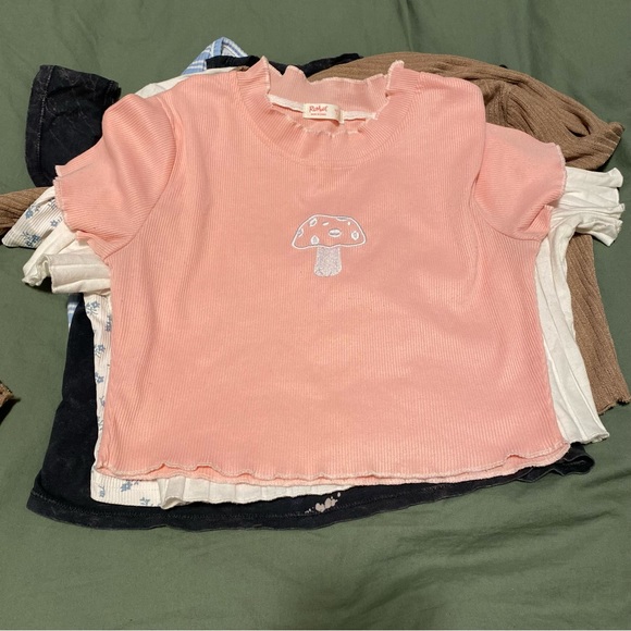 Crop top bundle - Picture 2 of 15